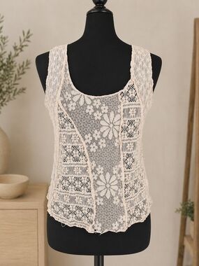 POL Lace Tank Top in Pale Pink